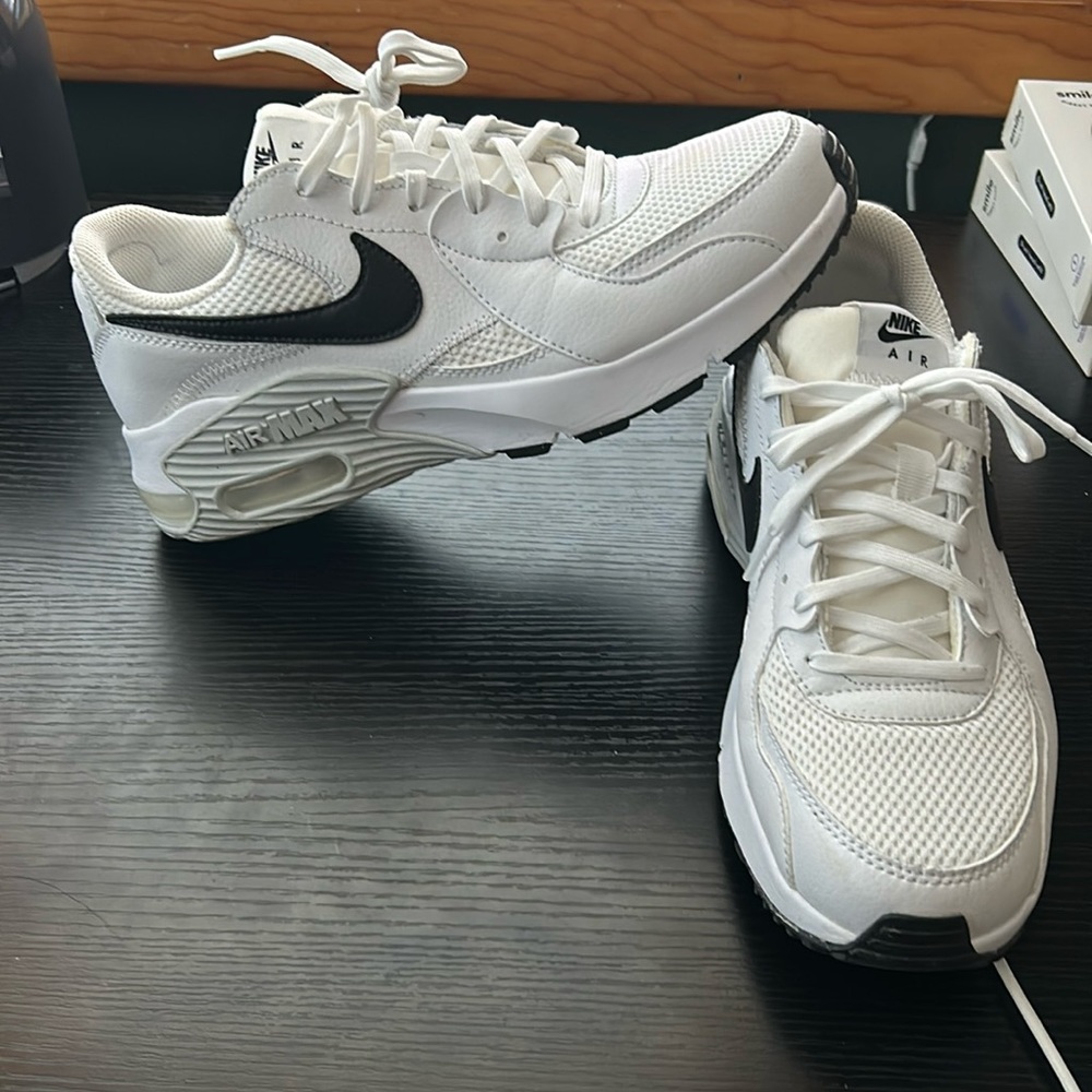 Nike Air Max. Women’s. Size 9